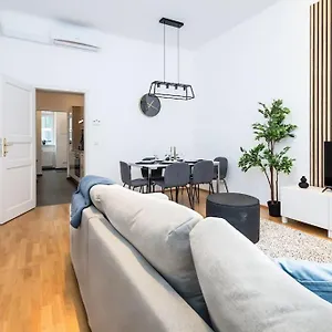 Orestaliving - Spacious 2br On The Danube Canal Apartment