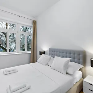 Chic Residences #suite 6 * Brand New * Apartament